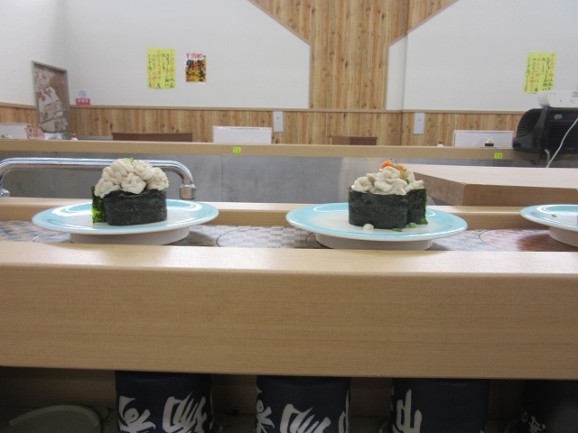 軍艦の盛りが凄い_市場寿し海の駅店