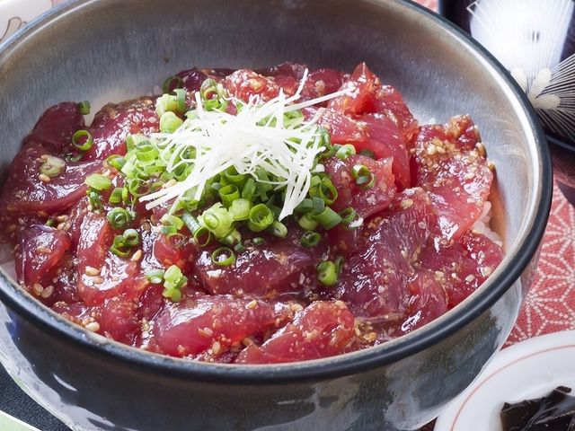 ひゅうが丼
お手軽ひゅうが丼コース1100円
マグロ御膳2700円〜6480円
要予約 _大川食堂