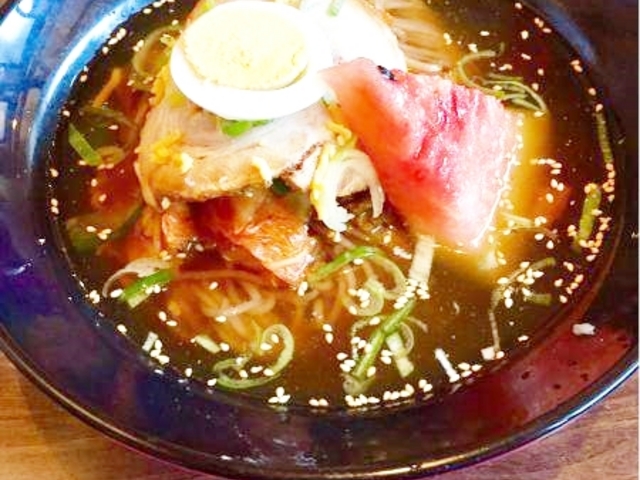 焼肉春香苑の別府冷麺♪夏期はスイカが具材としてはいってます♪スープにマッチいかす_春香苑