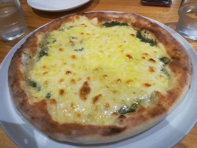 クアトロフォルマッジオーーー!チーズが絶品ー!もうたまりませーん!_村のピザ屋カンパーニャ