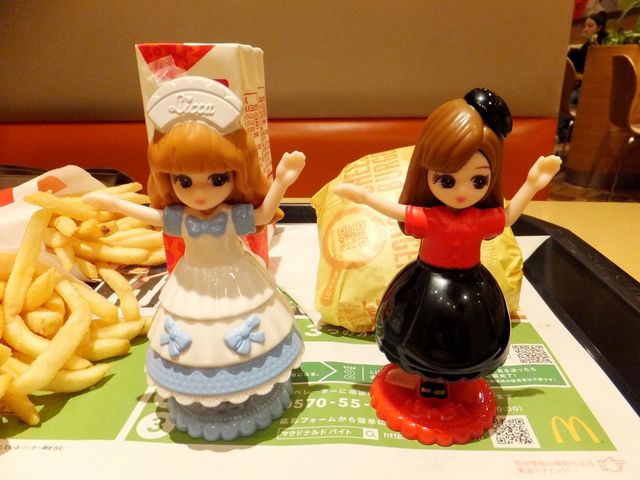 リカちゃん(ナース衣装とマクドナルドクルー衣装)_マクドナルド水口店