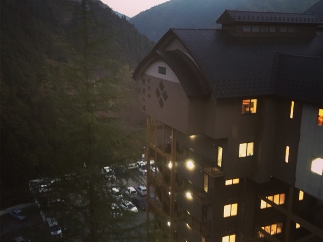 朝6時頃(お部屋の窓から)_ホテル秘境の湯
