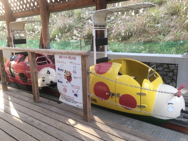 山の中を10分くらいは知るてんとう虫ケーブルカー_ホテル秘境の湯