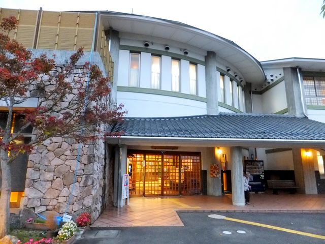 温泉施設入り口付近_十二坊温泉ゆらら