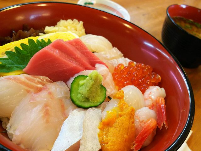 ちらしも豪華。_すしまる