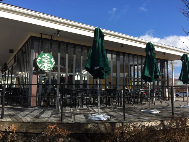 おしゃれなお店_スターバックス・コーヒー 軽井沢プリンスショッピングプラザ店