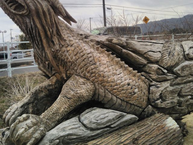 リニューアルオープン前のチェーンソーアート_ながさ観光農園