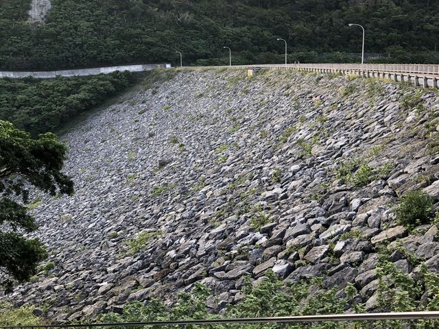 美しいロックフィルでした_福地ダム