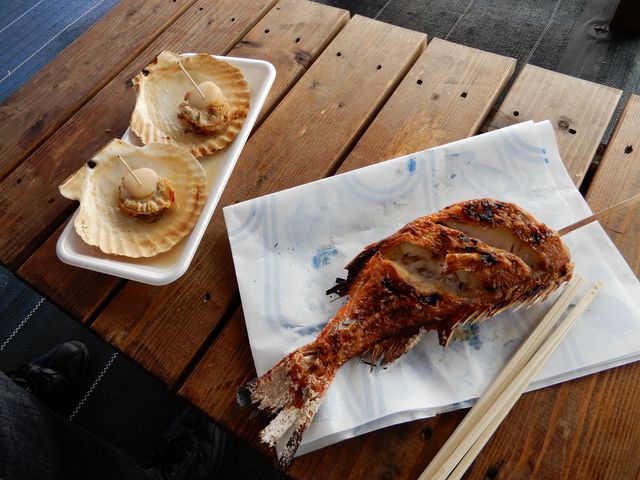 ホタテとアカウオ_浜焼きセンター金八