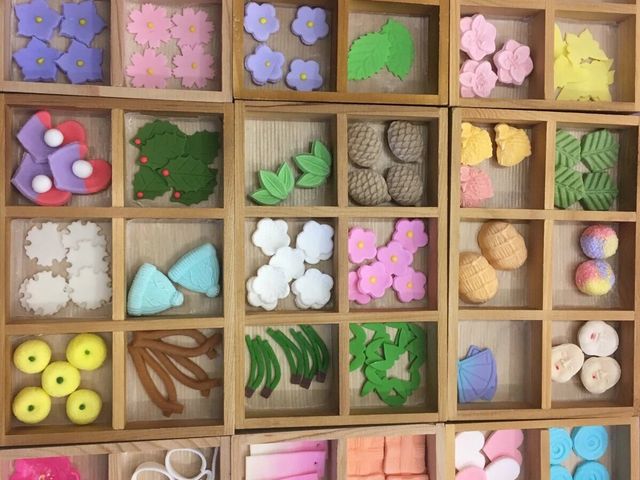 この中からお菓子を選びます_御菓子調進所 山海堂