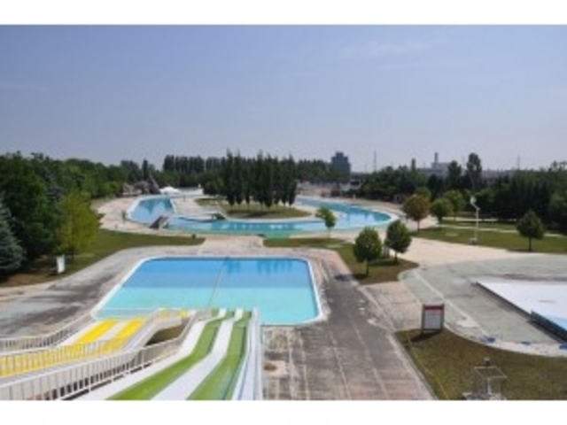 夏はプール_札幌国際スキー場