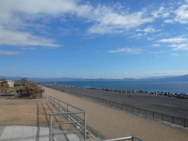 海岸にも下りられます。_ふじのくに田子の浦みなと公園