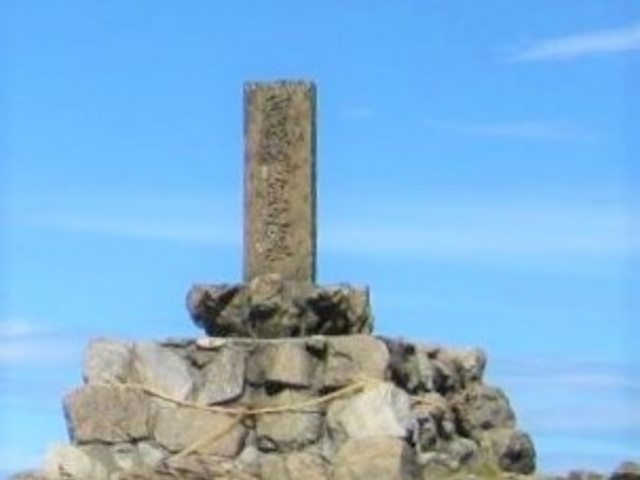 天山 山頂にある南北朝時代の武将阿蘇惟直公の墓_天山(佐賀県小城市)