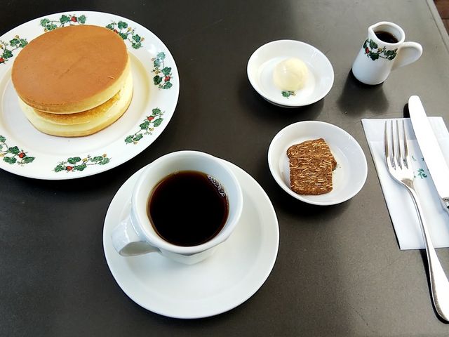 コーヒーにはお菓子が付きます。_六花亭 五稜郭店