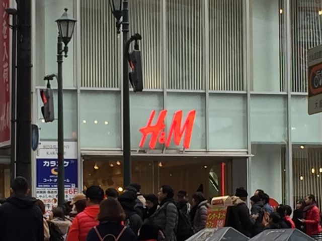戎橋の北側_H&M戎橋