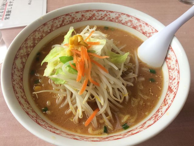 寒かったので味噌ラーメン
もやしたっぷりでした_ラーメンめん丸吉岡店