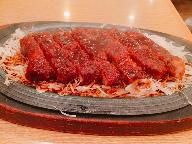 甘めの味噌ダレがたっぷりかかっていました!_矢場とん 中部国際空港店