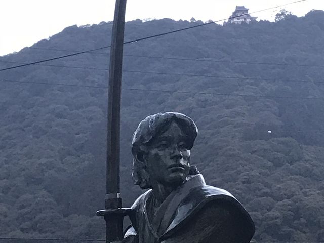 佐々木小次郎_佐々木小次郎の銅像
