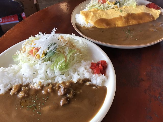 ビーフカレーとオムカレー。_CAFE’MUSTACHE ■カフェ マスタシュ■