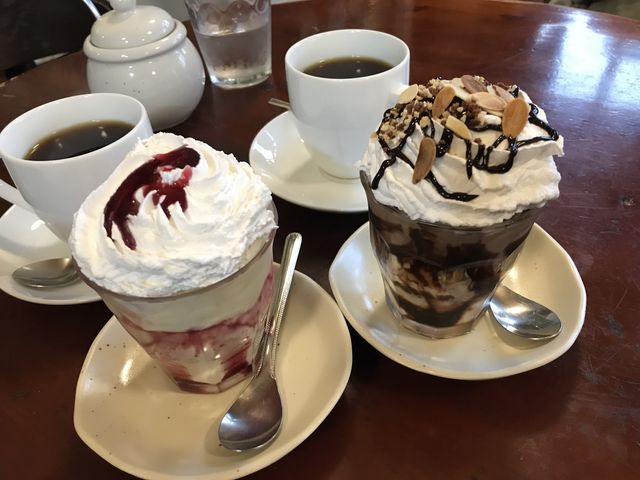 ミニパフェとコーヒー_CAFE’MUSTACHE ■カフェ マスタシュ■