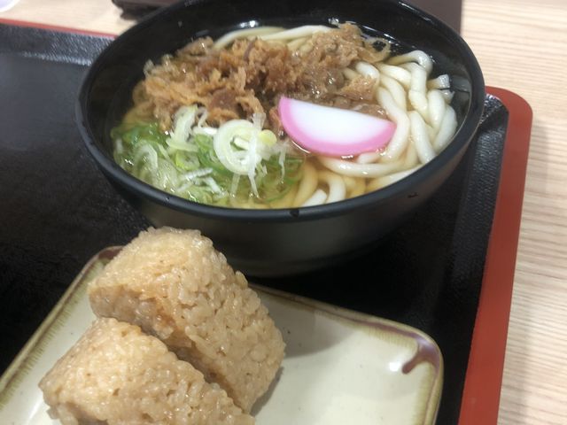 かしわうどんとおにぎり_北九州駅弁当