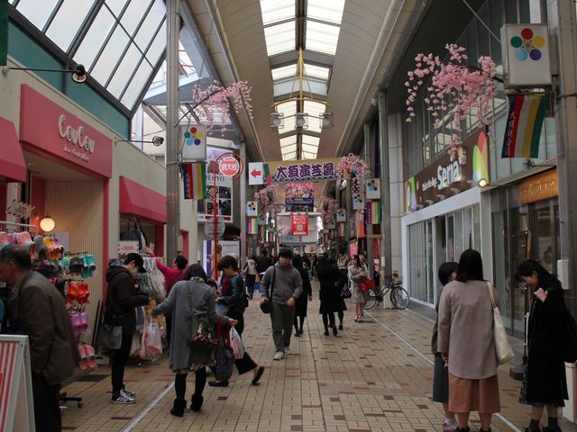 観光客と地元客でいっぱい_大須観音商店街