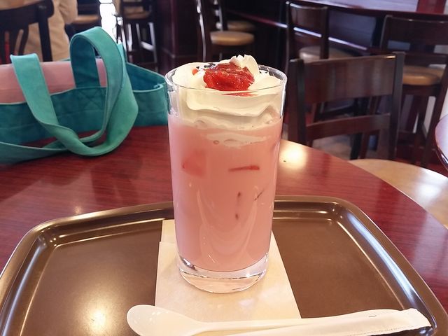 濃厚いちごみるく_カフェ・ベローチェ 仙台泉中央店