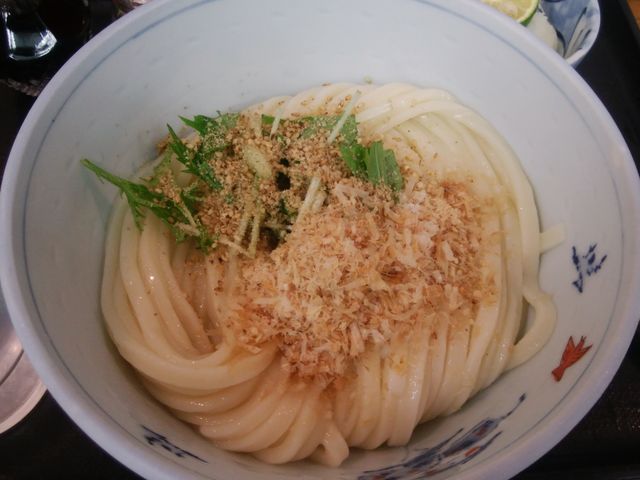 もっちりとした麺_セルフうどんいりこ