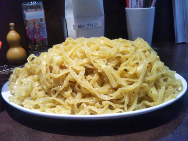 ここでしか食べれません。
ラーメン輝さんオリジナルの平打ち麺!トリプル盛・900グラム_ラーメン 輝