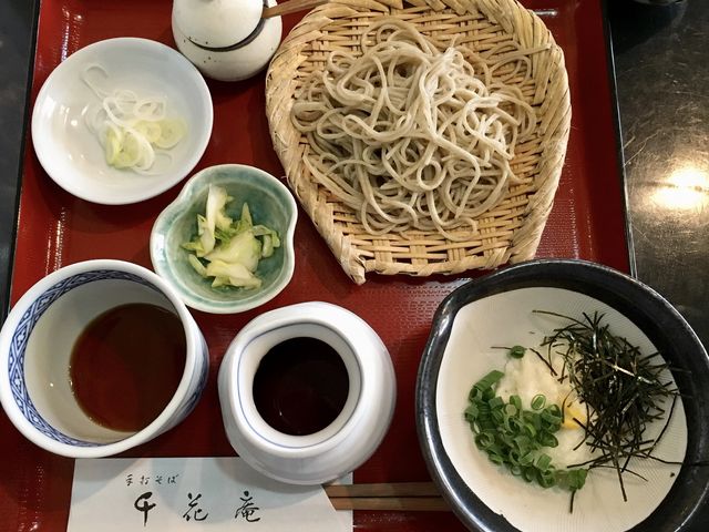 御婦人のざる蕎麦食べ比べ(大和芋とろろ)1枚目_手打そば千花庵