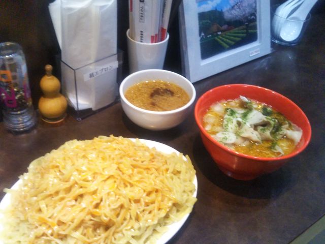 つけ麺・トリプル盛・平打ち_ラーメン 輝