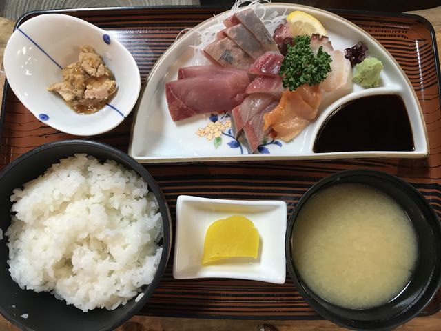 お刺身定食 1080円_富田屋