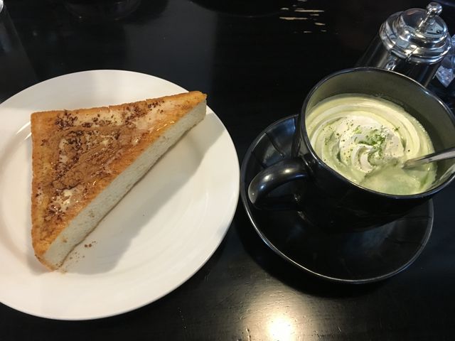 シナモントースト。厚みがしっかりあります!_珈琲屋 らんぷ 四軒家店