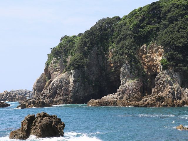 海に向かって右に見える海岸もいい景色でした。_白山洞門