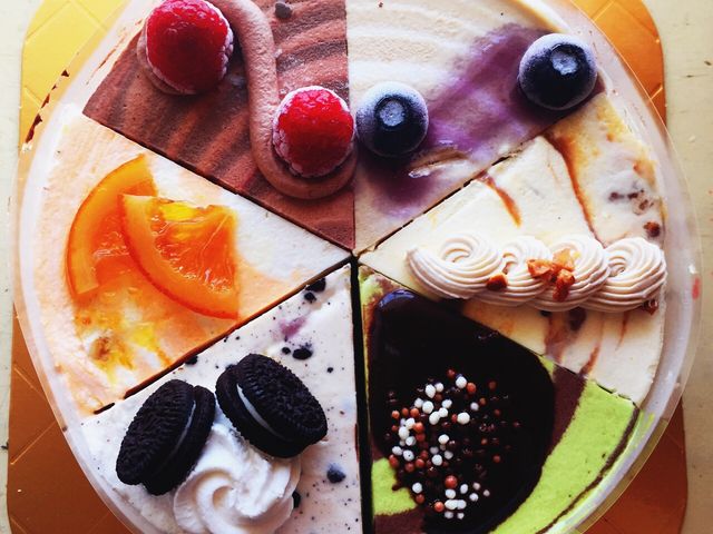 ケーキは入れ替わりありなので、目星をつけたら予約を。_サーティワンアイスクリーム ユニモちはら台店