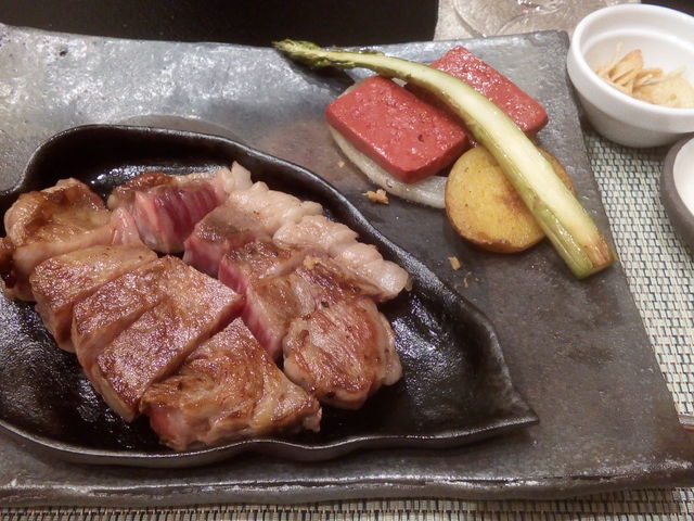 脂身が多い・・_れすとらん松喜屋