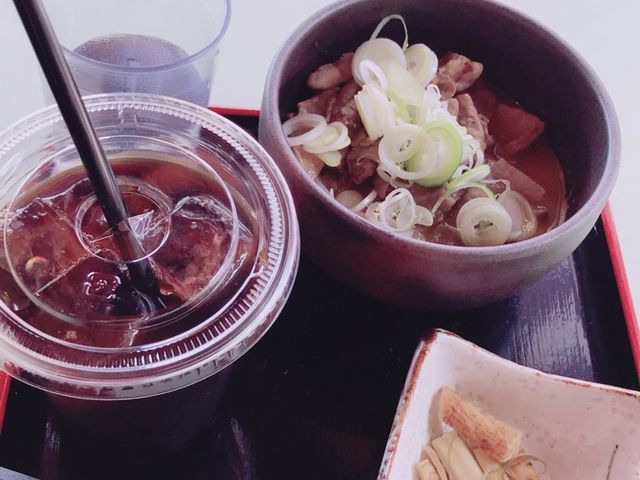 モツ煮とアイスコーヒー_草津運動茶屋公園道の駅