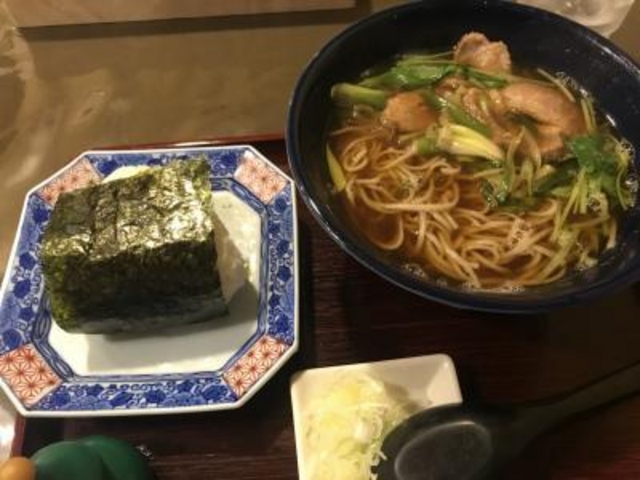 鴨南蛮そばとおにぎり_<味の巣>円