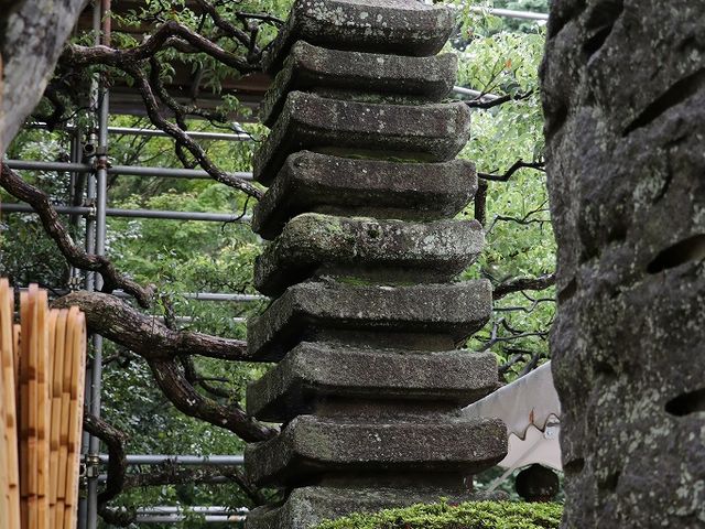 国の重要文化財に指定されている石像十三重塔。_東方山安養寺