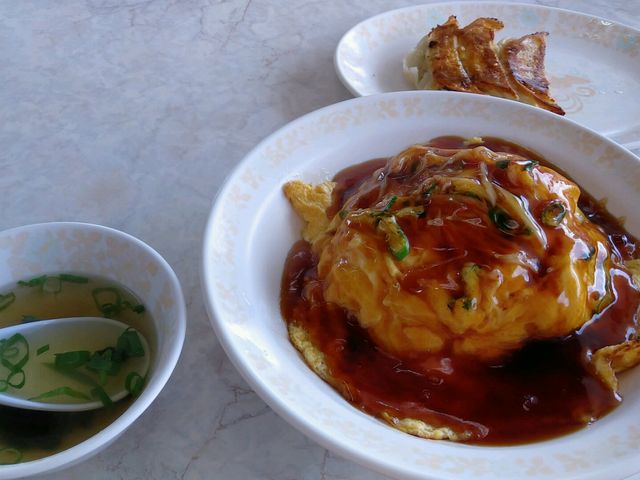 天津飯と餃子_王将岩田店