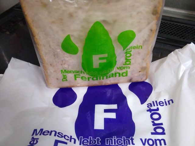 くるみの入った食パン_Ferdinand