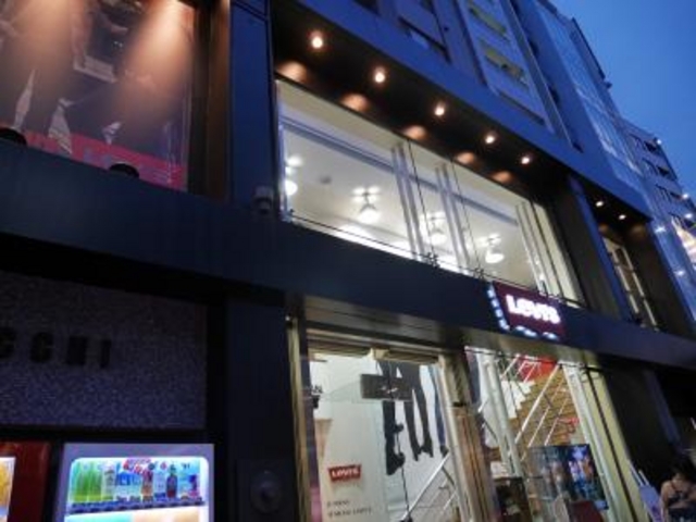 明治通り沿いにあります_リーバイスストア原宿店