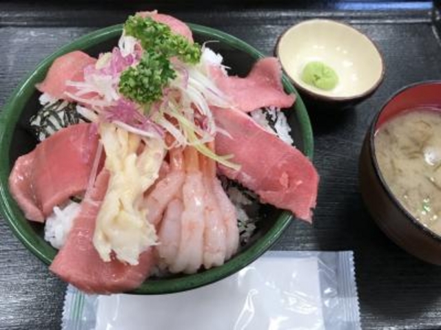 三種丼_みなと市場 小松まぐろ専門店