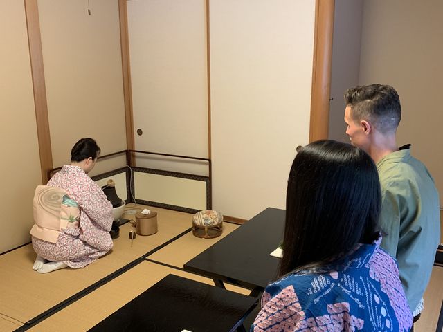 お点前を見ながら_中村宗美茶道教室