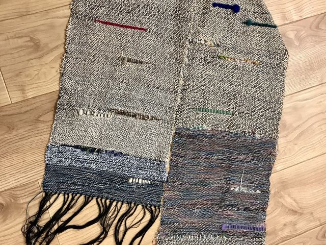 180センチほどのマフラーです。綿の糸を使用しましたので1250円程で出来ました。バッチリです。_手織工房じょうた 吉祥寺工房