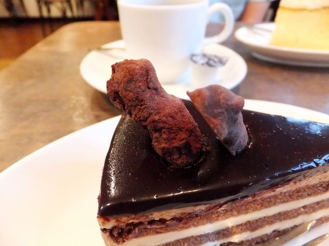 チョココーティングされたドライフルーツが乗っていました。_ANGO安居