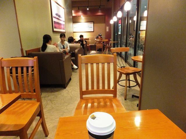 喫煙者用スペースも確保されています。_タリーズコーヒー高岡射水店