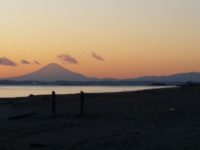 海水浴場からはこんな夕焼け富士が見れます。_富津海水浴場