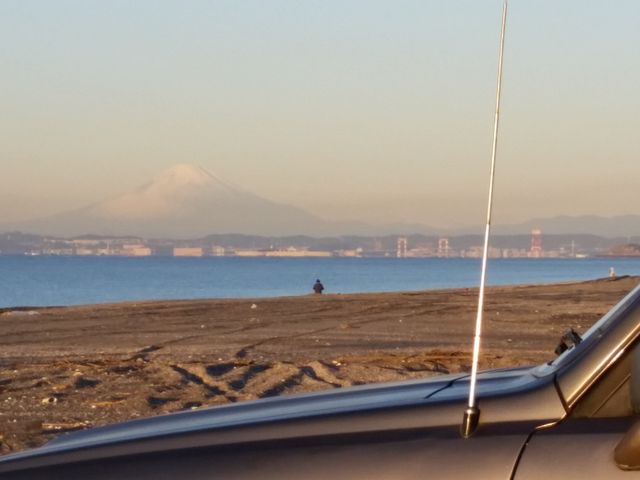 早朝の海水浴場朝日に焼ける富士山も綺麗に見ることが出来ました。_富津海水浴場