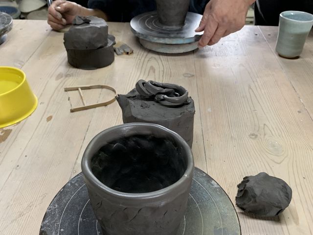 今回の手ひねり作成中です。_みはる窯